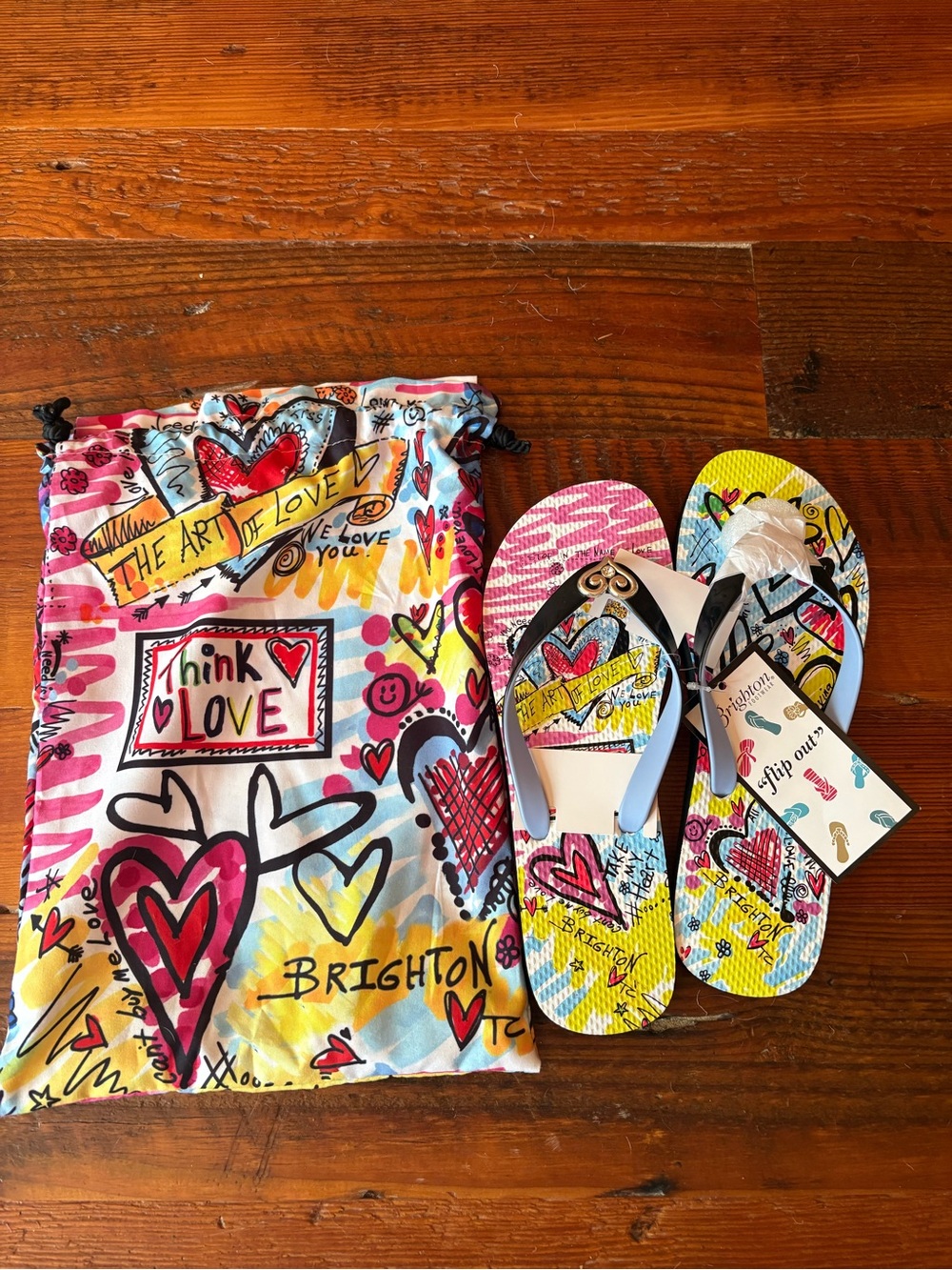 NWT Brighton Women’s ' Colorful Heart Print Flip Flops with Drawstring Bag - Picture 5 of 7